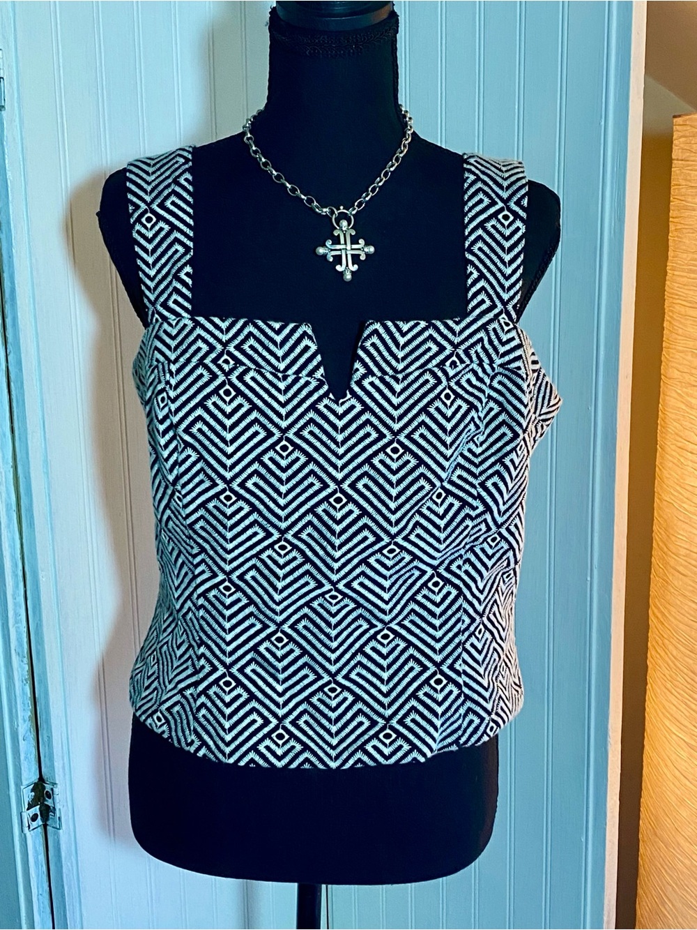White House Black Market Black & White Geometric Square-Neck Tank